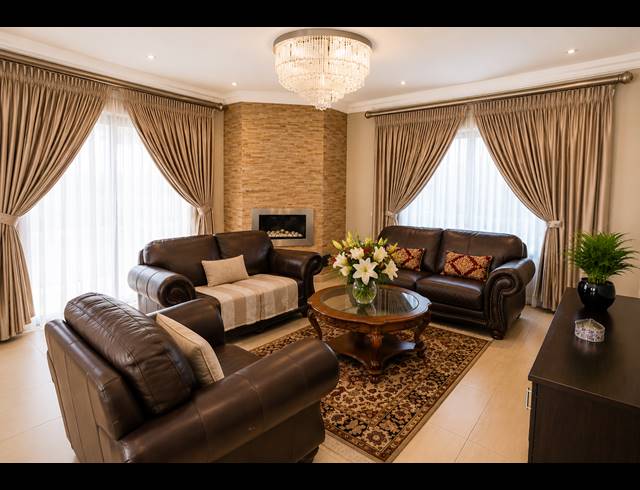 6 BEDROOM GOLF ESTATE FOR SALE IN BLUE VALLEY GOLF ESTATE
